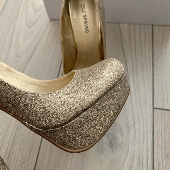 BNIB Call It Spring Dajani Sparkle Gold Pump Heels Sz 6 - Picture 7 of 7